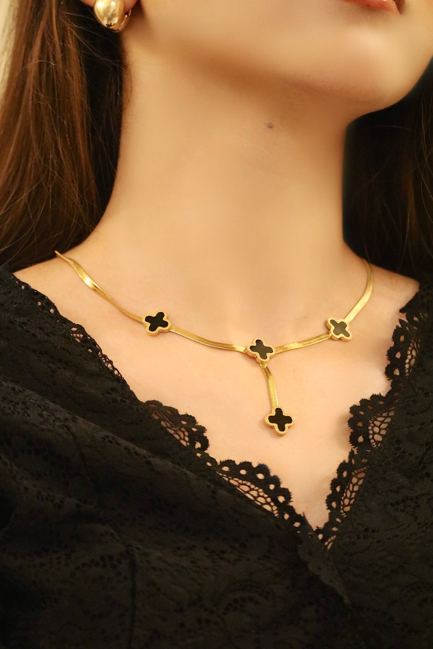 Clover black necklace